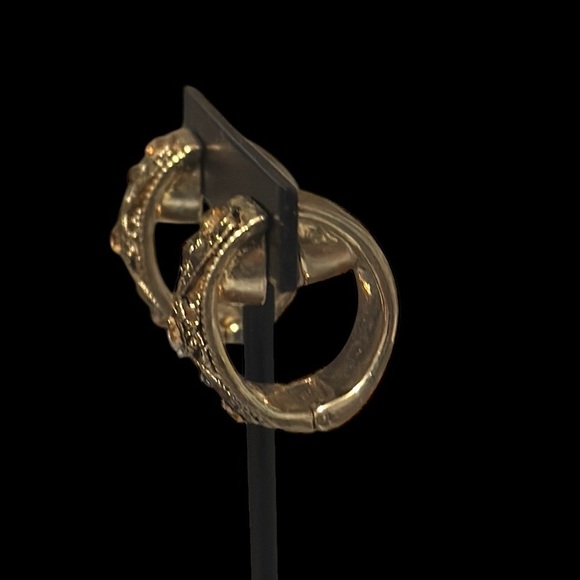 Vintage estate clip on earrings antiqued gold tone, filigree jeweled - Picture 9 of 9